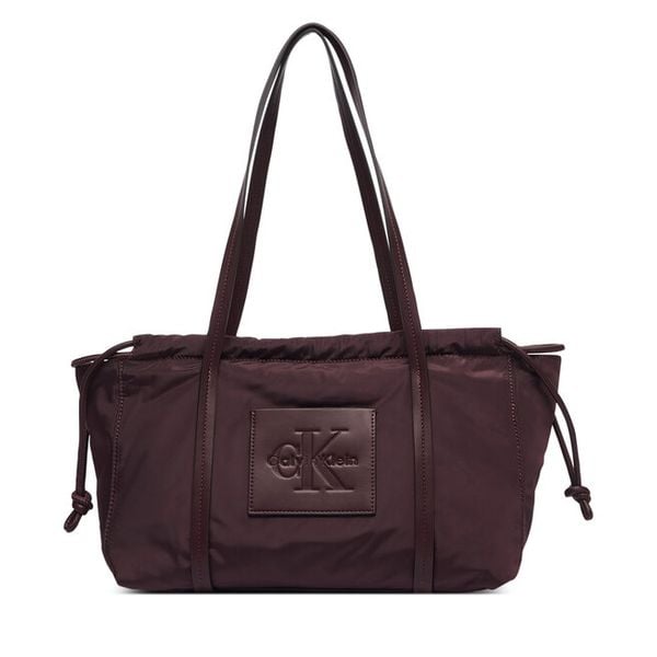 Torebka Calvin Klein. Czerwone torebki klasyczne damskie CALVIN KLEIN, bez wzorów, bez dodatków. Za 409.99 zł.