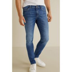 Mango Man - Jeansy Jude. Niebieskie jeansy męskie Mango Man. W wyprzedaży za 69.90 zł.