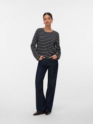 Vero Moda Koszulka w kolorze czarnym rozmiar: S. Czarne t-shirty damskie Vero Moda, s, bez wzorów, bez kołnierzyka. Za 101.23 zł.