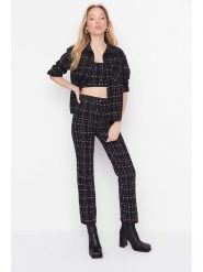 Trendyol Spodnie w kolorze czarnym rozmiar: 36. Czarne spodnie materiałowe damskie Trendyol, bez wzorów, z bawełny. Za 65.38 zł.