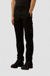 C.P. COMPANY Czarne męskie spodnie Cargo Pant. Czarne spodnie materiałowe męskie C.P. Company, bez wzorów, z bawełny. W wyprzedaży za 829.99 zł.