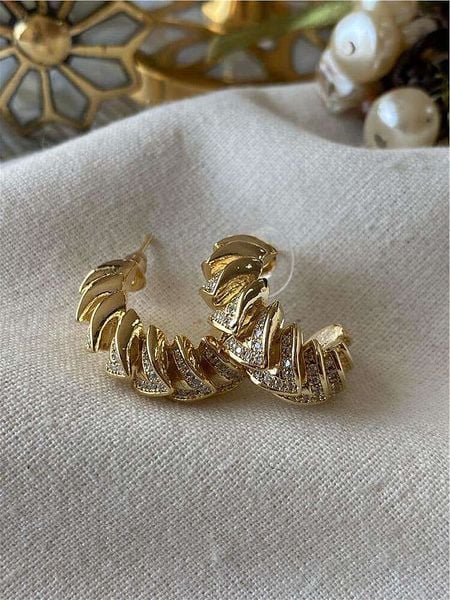 Luseera Pozłacane kolczyki-wkrętki z cyrkoniami rozmiar: onesize. Żółte kolczyki damskie Luseera, z cyrkonią, pozłacane. Za 43.99 zł.