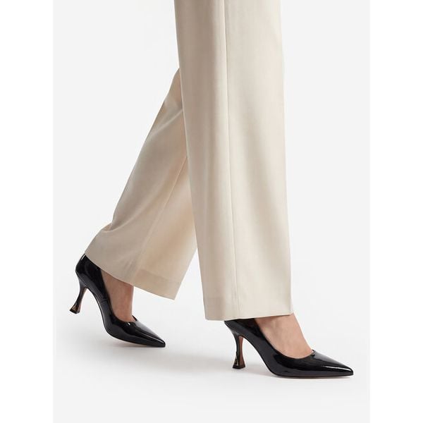 Szpilki Nine West. Czarne czółenka damskie Nine West, bez wzorów, bez obcasa. Za 249.99 zł.