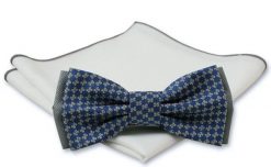 Stylowa mucha z poszetką - Chattier, Męska - Niebieska ze Wzorem. Niebieskie krawaty i muchy męskie Chattier, bez wzorów, eleganckie. Za 59.00 zł.