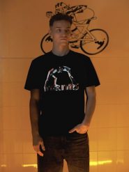 Koszulka sportowa MANTO Metal z krótkim rękawem. Czarne topy sportowe damskie Manto, xl, bez wzorów, z bawełny, bez ramiączek. Za 109.99 zł.