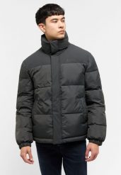 MUSTANG Oakfield MĘSKA KURTKA ZIMOWA LOGO Pirate Black 1015607 4088. Czarne kurtki męskie Mustang, na zimę, l, bez wzorów, bez kaptura. Za 319.99 zł.