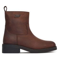 Botki Tommy Jeans. Brązowe botki damskie Tommy Jeans, z jeansu, bez obcasa, na płaskiej podeszwie, bez zapięcia. Za 649.99 zł.