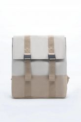 PLECAK MIEJSKI RAINS UNISEKS BEŻOWY Z PRZEGRODĄ NA LAPTOPA TRAIL DIUNA. Brązowe plecaki damskie Rains, bez wzorów, z materiału, eleganckie. Za 509.00 zł.