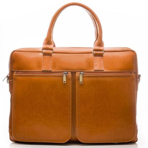 Torba skórzana na ramię na laptopa 17" SOLIER jasnobrązowa. Brązowe torby na laptopa damskie Solier, bez wzorów, ze skóry. Za 659.98 zł.