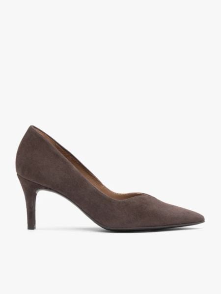 Ciemnobrązowe welurowe czółenka na szpilce. Brązowe czółenka damskie Ryłko, bez wzorów, z gumy, bez obcasa, na szpilce. Za 379.99 zł.
