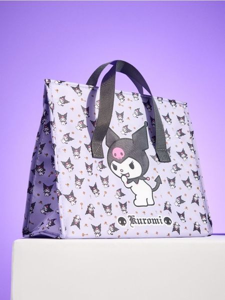 Torba termiczna Kuromi - fioletowy. Fioletowe torebki klasyczne damskie Sinsay, bez wzorów, bez dodatków. Za 19.99 zł.
