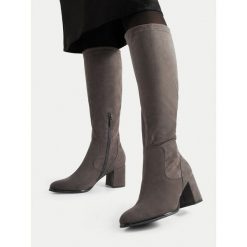 Kozaki JENNY. Szare kozaki damskie Jenny, bez obcasa, na słupku. Za 199.99 zł.