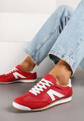 Czerwone Sneakersy Klasyczne Tenisówki Zdobione Przeszyciami Bortewi. Czerwone trampki i tenisówki damskie Renee, z aplikacjami, z jeansu. Za 74.99 zł.