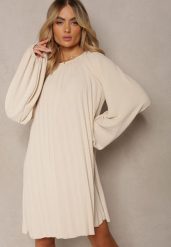 Jasnobeżowa Rozkloszowana Sukienka Ozdobiona Plisowaniem i Bufiastymi Rękawami Ksarina. Brązowe sukienki damskie Renee, na imprezę, bez wzorów, eleganckie, bez kołnierzyka, bez ramiączek, mini, rozkloszowane. W wyprzedaży za 62.99 zł.