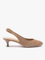 Jasnobrązowe czółenka slingback bez pięty. Brązowe czółenka damskie Ryłko, bez wzorów, z gumy, z okrągłym noskiem, bez obcasa, na szpilce. Za 379.99 zł.
