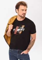 Czarny t-shirt z printem, Comfort Fit, T-SITE. Czarne t-shirty męskie Volcano, l, bez wzorów, z bawełny, bez kołnierzyka. Za 69.99 zł.