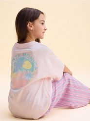 T-shirt z nadrukiem na plecach - pastelowy róż. Czerwone koszulki dziewczęce Reserved, bez wzorów, z bawełny, bez ramiączek. W wyprzedaży za 19.99 zł.