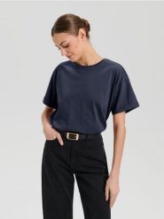 Koszulka z krótkim rękawem - granatowy. Niebieskie t-shirty damskie Sinsay, l, bez wzorów, bez kołnierzyka. Za 19.99 zł.
