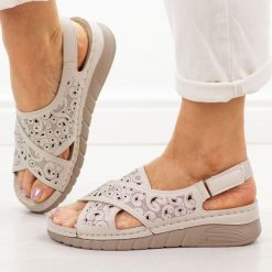 Beżowe sandały damskie Vinceza 85209. Brązowe sandały damskie VINCEZA, bez wzorów, z jeansu, bez obcasa. Za 139.00 zł.