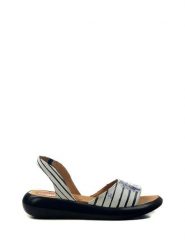 Goby Sandały w kolorze białym ze wzorem rozmiar: 39. Białe sandały damskie Goby, bez wzorów, bez obcasa. Za 147.91 zł.