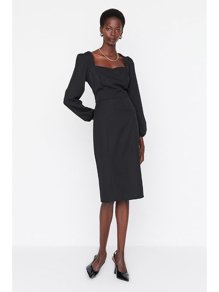 Trendyol Sukienka w kolorze czarnym rozmiar: 40. Czarne sukienki damskie Trendyol, bez wzorów, bez kołnierzyka, bez ramiączek, midi. Za 105.95 zł.