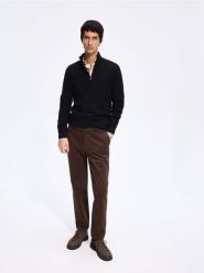 Spodnie chino slim - ciemnobrązowy. Brązowe spodnie materiałowe męskie Reserved, bez wzorów, z bawełny. Za 159.99 zł.