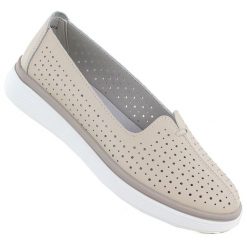 Skórzane półbuty damskie slip on ażurowe komfortowe Evento 8474. Półbuty damskie Evento, w ażurowe wzory, ze skóry, bez obcasa. Za 179.99 zł.