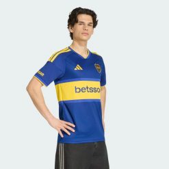Koszulka Boca Juniors 26/27 Home. Niebieskie t-shirty sportowe męskie Adidas, xl, z dzianiny, bez ramiączek, do piłki nożnej, climacool (adidas). Za 439.00 zł.