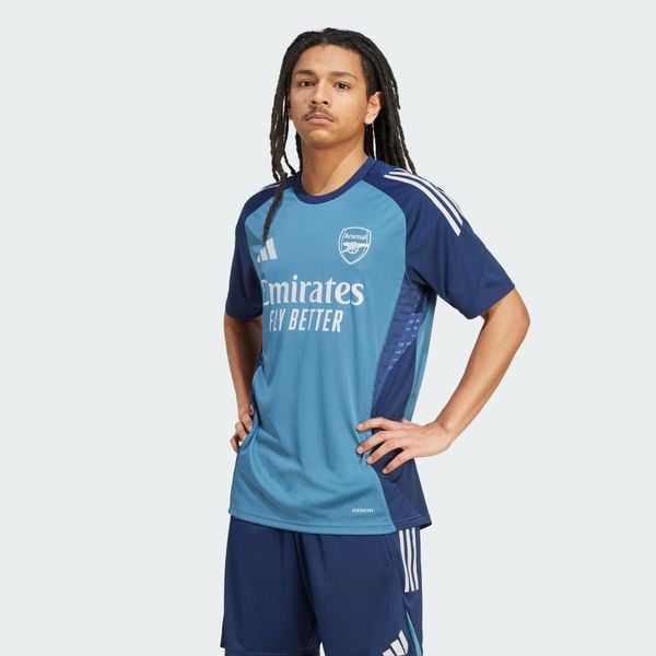Koszulka treningowa Arsenal Tiro 25. Niebieskie t-shirty sportowe męskie Adidas, s, z dzianiny, bez ramiączek, do piłki nożnej. Za 286.23 zł.