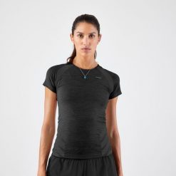 Koszulka do biegania damska Kiprun Run 500 Comfort slim. Czarne bielizna termoaktywna damska KIPRUN, m, bez wzorów, z elastanu. Za 89.99 zł.