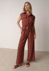 Brązowy Bawełniano-Wiskozowy Kombinezon Koszulowy Bez Rękawów z Baskinką Marmaya. Brązowe kombinezony damskie Born2be, l, bez wzorów, z bawełny, eleganckie, bez kołnierzyka, bez ramiączek. Za 139.99 zł.