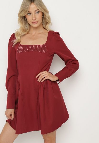 Bordowa Sukienka Rozkloszowana z Kwadratowym Dekoltem Enarel. Czerwone sukienki damskie Born2be, na co dzień, l, z aplikacjami, eleganckie, bez kołnierzyka, bez ramiączek, maxi, proste. Za 159.99 zł.