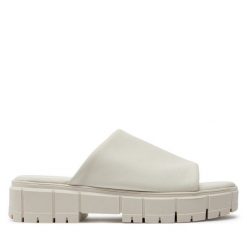 Klapki Tamaris. Białe klapki damskie Tamaris, bez wzorów, bez obcasa. Za 229.99 zł.