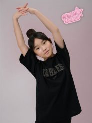 4F T-shirt loose z nadrukiem dziewczęcy - czarny 158/164 (12-14 lat). Czarne koszulki dziewczęce 4f, z aplikacjami, z dzianiny, bez ramiączek. Za 59.99 zł.