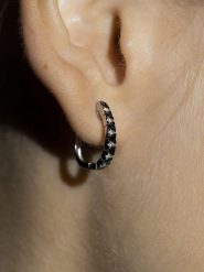 DIAMANTA Złote kolczyki-wkrętki "Black and White" z diamentami rozmiar: onesize. Czarne kolczyki damskie DIAMANTA, z diamentem, złote. Za 2,253.99 zł.