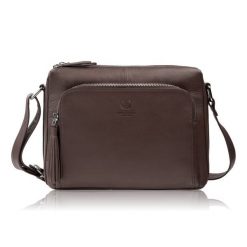 Torebka damska na ramię skórzana brązowa klasyczna miejska pojemna Paolo Peruzzi AY-22-BRS. Brązowe torebki klasyczne damskie bez wzorów, z materiału, bez dodatków. Za 249.00 zł.