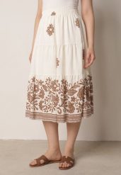 Brązowa Rozkloszowana Spódnica z Wiskozy w Kwiatowy Wzór Masterore. Brązowe spódniczki damskie Born2be, uniwersalny, bez wzorów, z jeansu, biznesowe, midi, dopasowane. Za 59.99 zł.