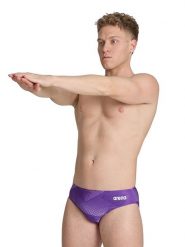 Arena Kąpielówki w kolorze fioletowym rozmiar: 6. Różowe kąpielówki męskie Arena, bez wzorów, z materiału. Za 87.19 zł.