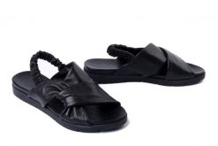 PIAZZA 910222-01 schwarz, sandały damskie. Czarne sandały damskie Piazza, bez wzorów, ze skóry, bez obcasa. Za 299.90 zł.