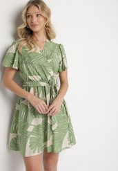 Zielona Sukienka Wiskozowa z Kopertowym Dekoltem i Florystycznym Printem Ninissia. Zielone sukienki damskie Born2be, na co dzień, l, bez wzorów, z jeansu, eleganckie, bez kołnierzyka, bez ramiączek, mini, kopertowe. W wyprzedaży za 63.99 zł.