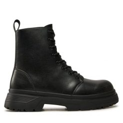 Trapery Guess. Czarne buty zimowe męskie Guess, bez zapięcia. Za 389.99 zł.