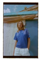 T-shirt z bawełny niebieski. Niebieskie t-shirty damskie MOODO, l, bez wzorów, z bawełny, bez kołnierzyka. Za 59.99 zł.