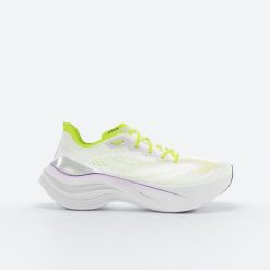 Buty do biegania damskie Kiprun KD900.2. Białe obuwie do biegania damskie KIPRUN. Za 499.99 zł.