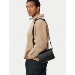 Saszetka Calvin Klein. Czarne saszetki męskie CALVIN KLEIN. Za 409.99 zł.