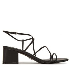 Sandały Steve Madden. Czarne sandały damskie Steve Madden, bez wzorów, bez obcasa, na słupku. Za 279.99 zł.