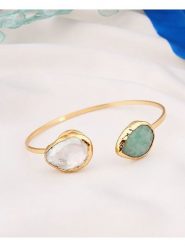 L'Atelier de Gaia Pozłacana bransoletka z amazonitami i masą perłową rozmiar: onesize. Białe bransoletki damskie L'Atelier de Gaia, pozłacane. Za 55.95 zł.