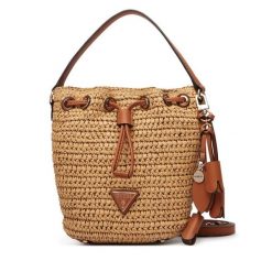 Torebka Guess. Brązowe torebki klasyczne damskie Guess, z aplikacjami, bez dodatków. Za 589.99 zł.