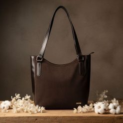 Shopperka hobo bag SHE skóra zamszowa 603 czekolada. Brązowe shopper bag damskie SHE, bez wzorów, z materiału, duże, zamszowe, bez dodatków. Za 399.99 zł.