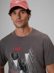 4F T-shirt regular z nadrukiem męski - szary L. Szare t-shirty męskie 4f, l, bez wzorów, z bawełny, bez kołnierzyka. Za 79.99 zł.