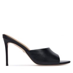 Klapki Marciano Guess. Czarne klapki damskie Marciano Guess, z aplikacjami, bez obcasa. Za 889.99 zł.